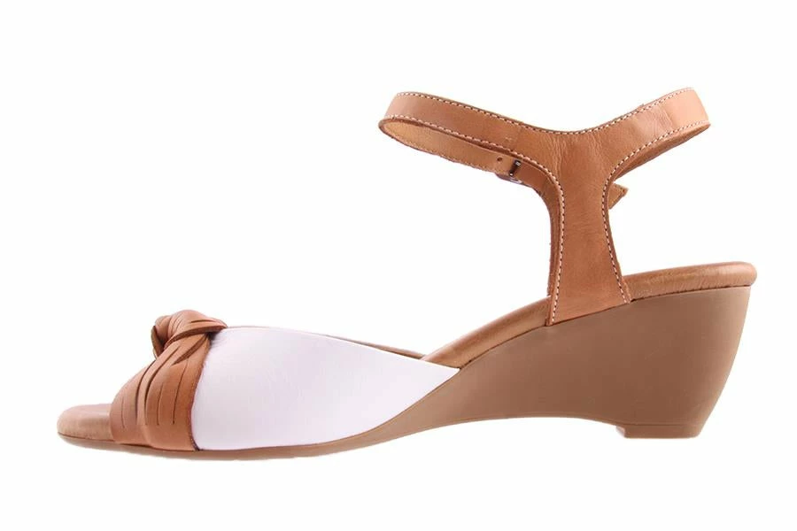 Step On Air Q2049 WHALE WHT/NAV/TAN SOA Women 3 Step On Air Q2049 WHALE WHT/NAV/TAN SOA Women